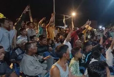 Nobar Timnas, Warga Beruntung Dapat Doorprize Sembako dan Uang Tunai