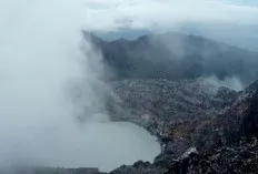 Gunung Dempo Erupsi, Abu Vulkanik Capai 4.473 Meter, Warga Diminta Waspada