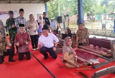Songket Ogan Ilir Bersinar, Gubernur Sumsel Apresiasi Peran Ibu-ibu Pengrajin