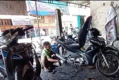 Pengendara Ramai Datangi Bengkel, Service Ringan hingga Ganti Suku Cadang