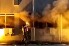  Diduga Korsleting Listrik, Kantor ULP Pemkab Muara Enim Terbakar  