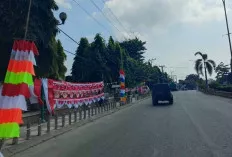 Sambut 17 Agustus, Penjual Bendera dan Umbul Umbul Masih Sepi Pembeli 
