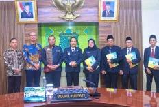 Wabup Rohman Tekankan Profesionalisme Saat Serahkan SK Direksi Tirta Randik