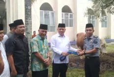 Pj Bupati Muba Serahkan 32 Ekor Sapi Hewan Kurban ke Masyarakat, dan Disabilitas 