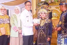 Seratus Pasangan Menyatukan Janji