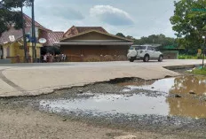 Tanjakan Cor Jalan di Depan Terminal Randik Sekayu Makin Bahayakan Pengendara, Ada yang Rusak