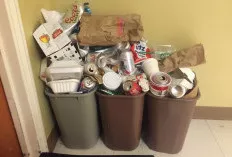 Ingat! Sampah dalam Rumah Tidak Boleh Dikeluarkan Saat Maghrib, Ini Alasannya!