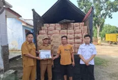 Bulog Salurkan 12.096 Liter Minyak Goreng untuk 3.024 KPM di Plakat Tinggi