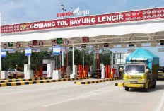 Waduh, Hari Pertama Operasional Fungsional Tol Bayung Lencir-Tempino, Papan Petunjuk Ketinggian Ditabrak Truk 