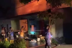 Kebakaran Hebat Jelang Sahur di Palembang, Rumah dan Dagangan Ludes Dilalap Api  