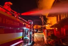 Diduga Akibat Kompor Ditinggal ke Masjid, 5 Rumah di 1 Ilir Palembang Ludes Terbakar