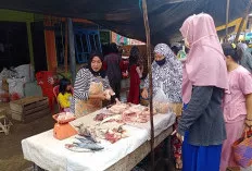 Harga Ayam Potong di Pasar Ngulak Turun, Permintaan Justru Melemah