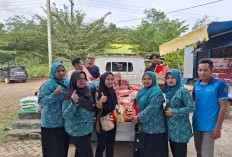 Solidaritas Meluas, Warga Bukit Jaya Ulurkan Bantuan Sembako untuk Korban Banjir Peninggalan