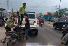 Pengendara Sepeda Motor Meninggal Dunia, Usai Tabrak Truk Trailer di Seberang Pintu Tol Keramasan Kertapati 