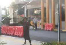 Heboh di Polrestabes Palembang, Wartawan Kocar-kacir Dikejar Wanita Bawa Batu