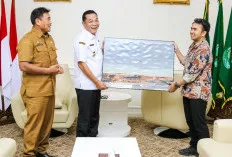 Pulang dari Rusia: Gerry Utama Sowan ke Bupati H M Toha