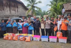 Wakil Bupati Muba Tinjau Lokasi Longsor di Sanga Desa, Salurkan Bantuan untuk Warga Terdampak