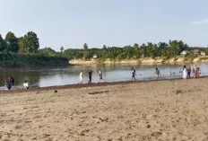 Pantai Bongen Jadi Tempat Favorit Nongkrong Sore Hari di Sanga Desa