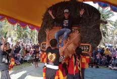 Wisatawan Tirto Mulyo Keluang Terpukau Penampilan Kesenian Tradisional Reog Ponorogo 