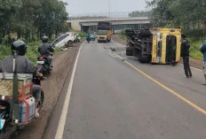 Xenia dan Truk Mitsubishi Box Tabrakan di Jalintim KM 22, Tidak Ada Korban Jiwa