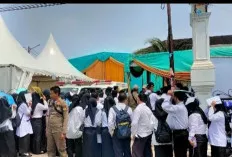 Antrian Peserta Hingga ke Jalan