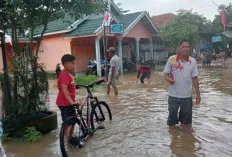Satu Hari Jelang Pergantian Tahun, Warga Muratara Sibuk Angkut Perabotan, Ngungsi ke Desa Tetangga