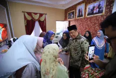 Hadiri Halal Bihalal IKLS, Cik Ujang Hibahkan Ambulans dan Tekankan Pentingnya Pendidikan   