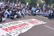 Ribuan Mahasiswa di Palembang Demo 100 Hari Kepemimpinan Presiden Prabowo, Ratusan Polisi Disiagakan 