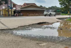 Turunan Cor Badan Jalan Landai Terkelupas, Pengendara Banyak Protes: Kenapa Dibiarkan Begitu Saja?
