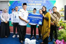 Bupati Muba HM. Toha Serahkan Santunan Asuransi Kematian secara Simbolis