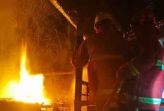 Rumah Panggung Milik Petani di Muara Enim Ludes Terbakar Tengah Malam