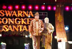 Pukau Penonton, Bupati Muba dan Ketua TP PKK Tampil Memesona dengan Gambo di Catwalk