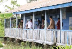 Sekda Palembang Tinjau SDN 200, Pondasi Miring dan Atap Bocor, Perbaikan Segera Dilakukan