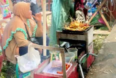 Selalu Hadir di Pesta Hajatan, Penjual Sosis Goreng Ini Tawarkan Cita Rasa yang Pas 