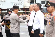 Berikan 27 PIN Emas dan 42 Piagam Penghargaan 