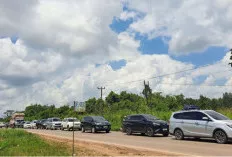  H-3 Lebaran: Jalintim Sungai Lilin Mulai Padat, Antrean Kendaraan Pemudik Mengular Lebih dari Satu Kilometer