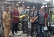  Satpol PP Linmas Muba Salurkan Bantuan untuk Korban Kebakaran di Sungai Keruh