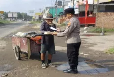 Jumat Berkah, Polisi Ogan Ilir Santuni Masyarakat Tidak Mampu 