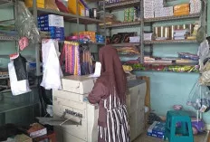 Jasa Gunting Rambut Sempat Terhenti, Terdampak Listrik Padam 