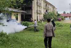 Cegah Fogging, Polsek Indralaya Lakukan Fogging di Area Kerja 