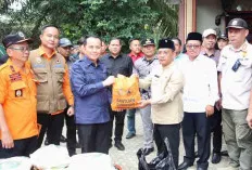 PJ Gubernur Agus Fatoni Salurkan Bantuan dan Imbau Masyarakat Jaga Lingkungan