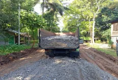 Pemkab Ogan Ilir Perbaiki Jalan Rusak di Desa Kotadaro 2, Warga Harap Perbaikan Permanen  
