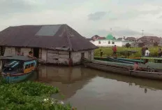 Waduh, Rumah Rakit Milik Warga Hanyut Sejauh 500 Meter