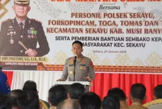 Tingkatkan Kesiapsiagaan, Kapolres Muba Kunjungi Polsek Sekayu dan Salurkan Bantuan Sosial