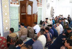 Usai Salat Jumat, Gubernur Herman Deru Serap Aspirasi Pegawai di Kantor