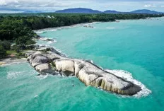 Pantai Penyabong, Surga Tersembunyi di Belitung Selatan yang Menawarkan Tebing Granit dan Ombak Memukau