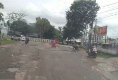 Warga Sekayu Tagih Janji Perbaikan Jalan Depan Pasar Randik Sekayu 