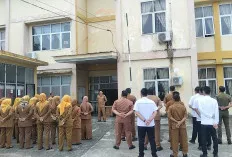 Apel Rutin Senin, Camat Sanga Desa Tekankan Disiplin dan Kualitas Pelayanan