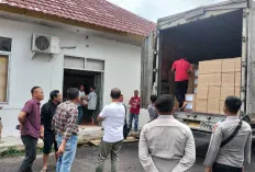Dikawal Ketat! Surat Suara Pemilu 2024 Tiba di KPU Ogan Komering Ilir
