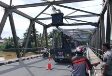 Pemkab OKU Pasang 30 Titik Lampu Jalan Tenaga Surya untuk Perbaikan Penerangan Kota